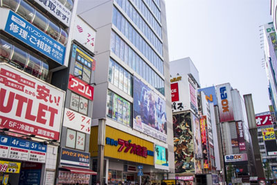 型落ち品でいいなら10月～11月がねらい目