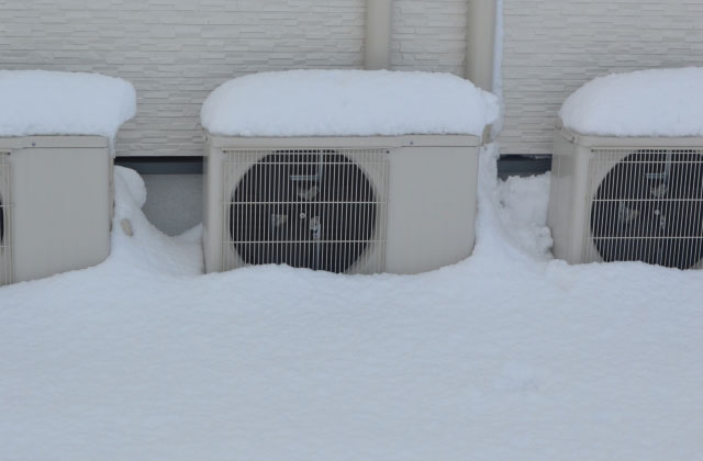 大雪でエアコンが効かない！温風が出ない原因と対処法