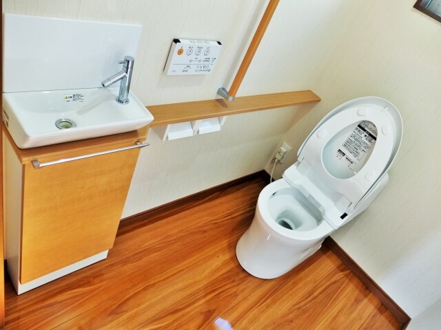 「トイレのフタを閉めてください」の意味とは？トイレのフタの真価をご紹介